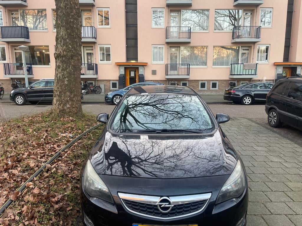 Opel Astra 1.6 Turbo 5D 2010 Zwart, Auto's, Voorwielaandrijving, Euro 5, Zwart, 4 cilinders