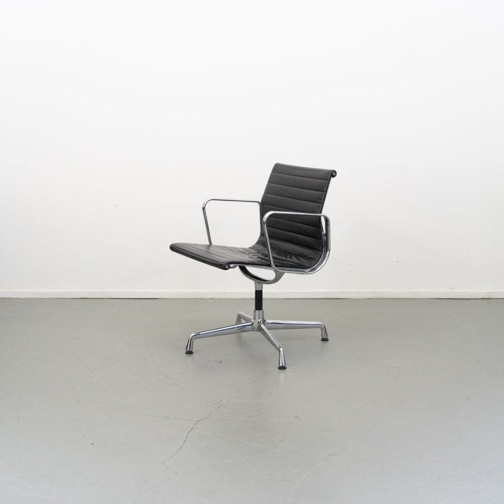 Vitra Eames EA 108 Stoel Zwart Leer - Aluminium, Niet ingevuld, Zo goed als nieuw, Niet ingevuld, Niet ingevuld