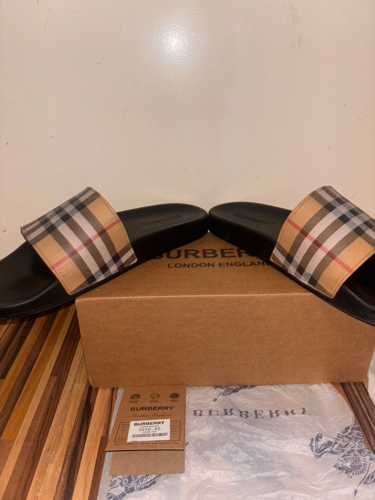 Burberry slippers, Ophalen of Verzenden, Zo goed als nieuw