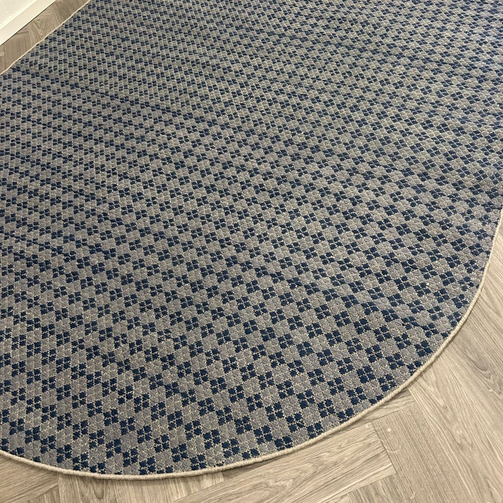 Leolux Pode Mackay Dorcha Blauw Vloerkleed Ovaal - 200x300cm, Huis en Inrichting, Stoffering | Tapijten en Kleden, Leolux, Leolux