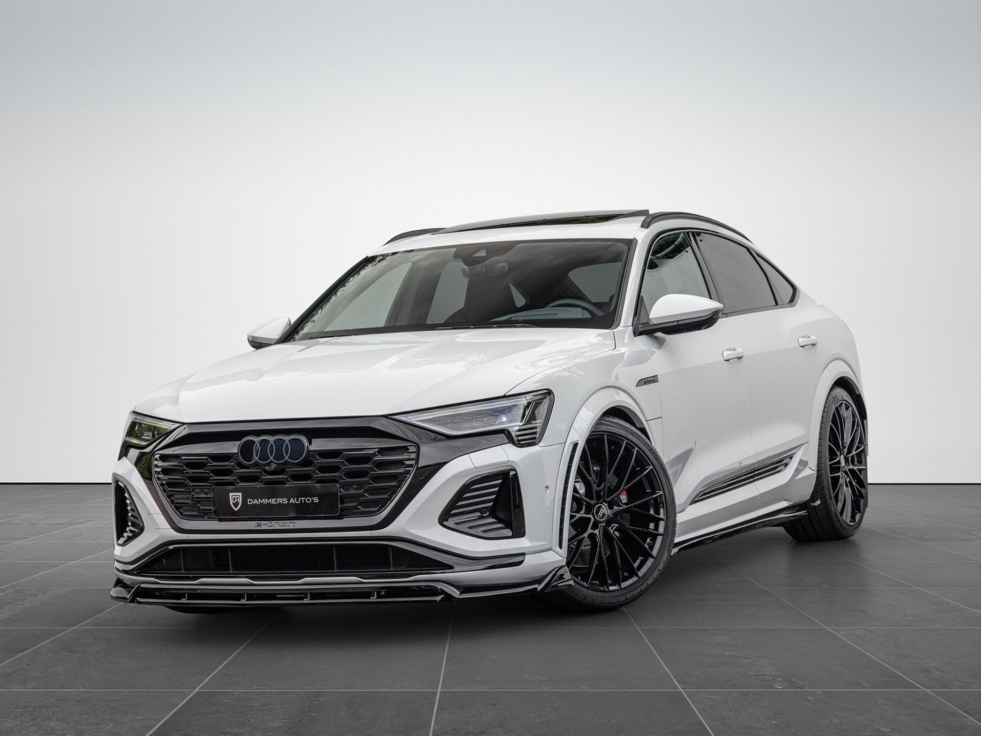 Audi Q8 Sportback e-tron SQ8 503pk Quattro 115 kWh Pano S-st, Automaat, Dealer onderhouden, 2625 kg, Gebruikt