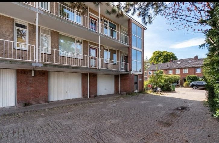complete garagebox te huur stroom & elektrische overheaddeur, Huizen en Kamers, Garages en Parkeerplaatsen, Amsterdam