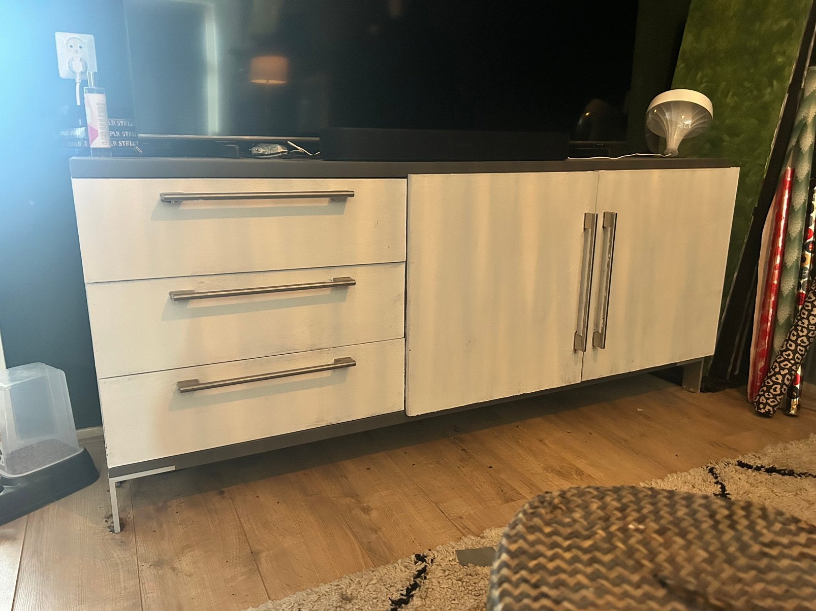 Gratis Tv-meubel Grijs Wit Krijtverf Stalen Poten, Ophalen, Gebruikt, Modern, Met deur(en)