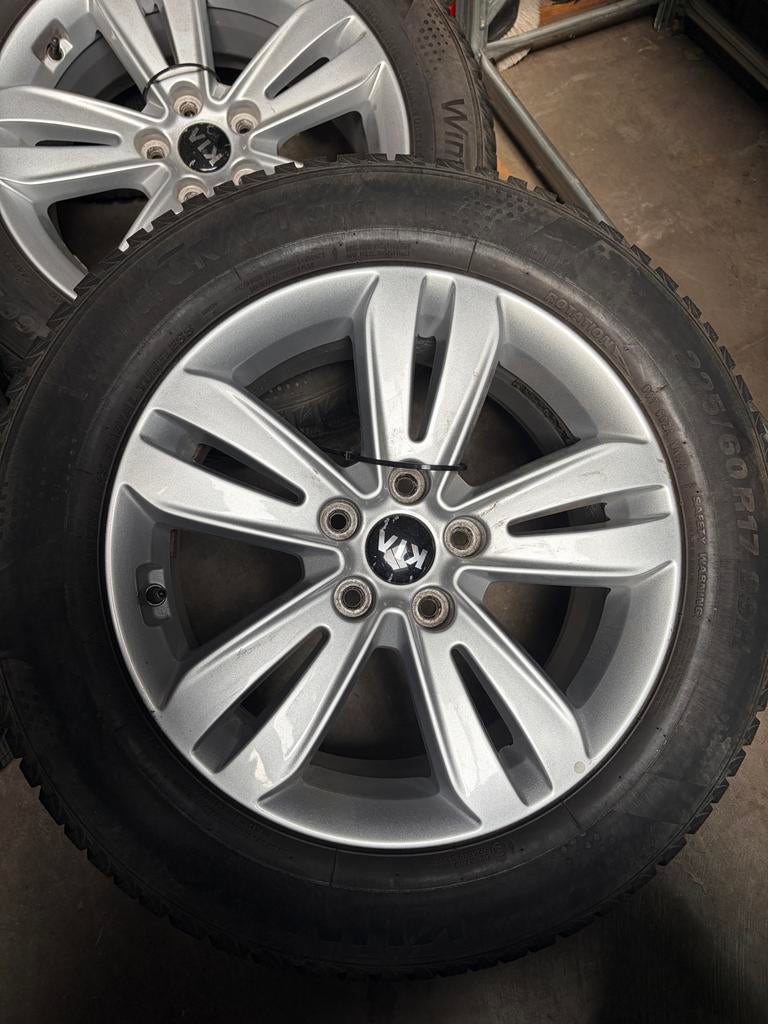 winterbanden op lichtmetalen velgen 2017 Kia Sportage 2, Ophalen, Gebruikt, Banden en Velgen, 17 inch