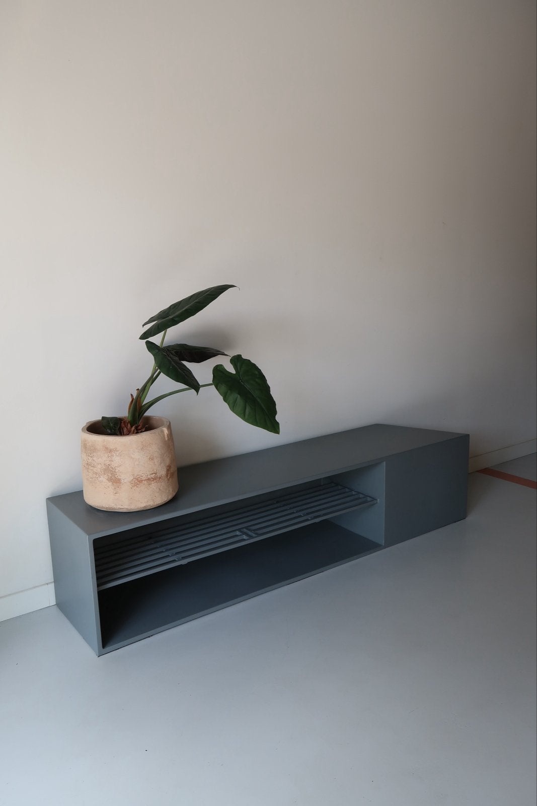 Custom made stalen grijze schoen meubel met opbergruimte, Ophalen, Overige materialen, Gebruikt, 150 tot 200 cm
