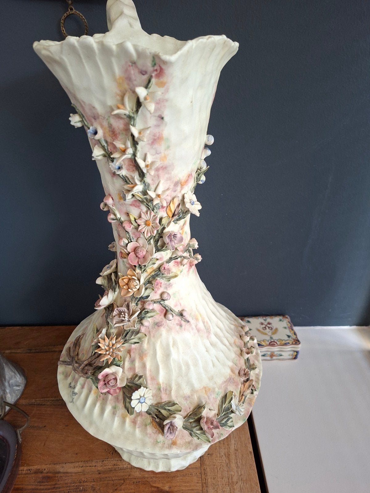 Grote Vaso Capodimonte Pompilio vaas met bloemdecoratie, Antiek en Kunst, Ophalen