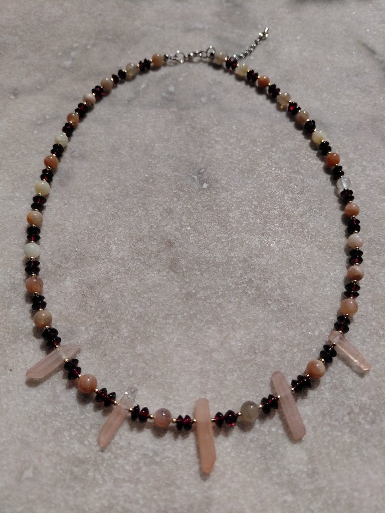 Sun & Heart: ketting met zonnesteen, granaat en bergkristal, Sieraden, Tassen en Uiterlijk, Edelstenen, Ophalen of Verzenden, Nieuw
