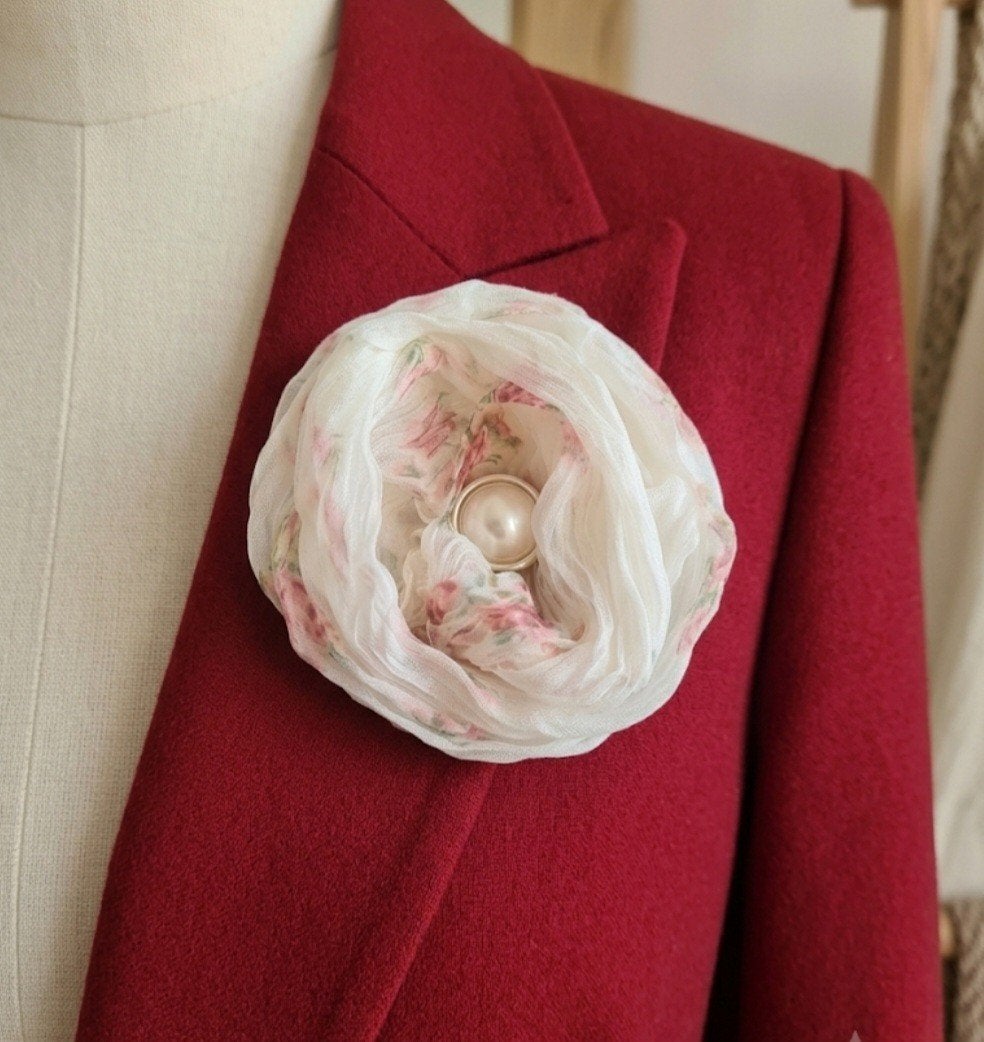 Elegante bloem broche met parel - Crème/Roze, Overige materialen, Wit, Ophalen of Verzenden, Zo goed als nieuw