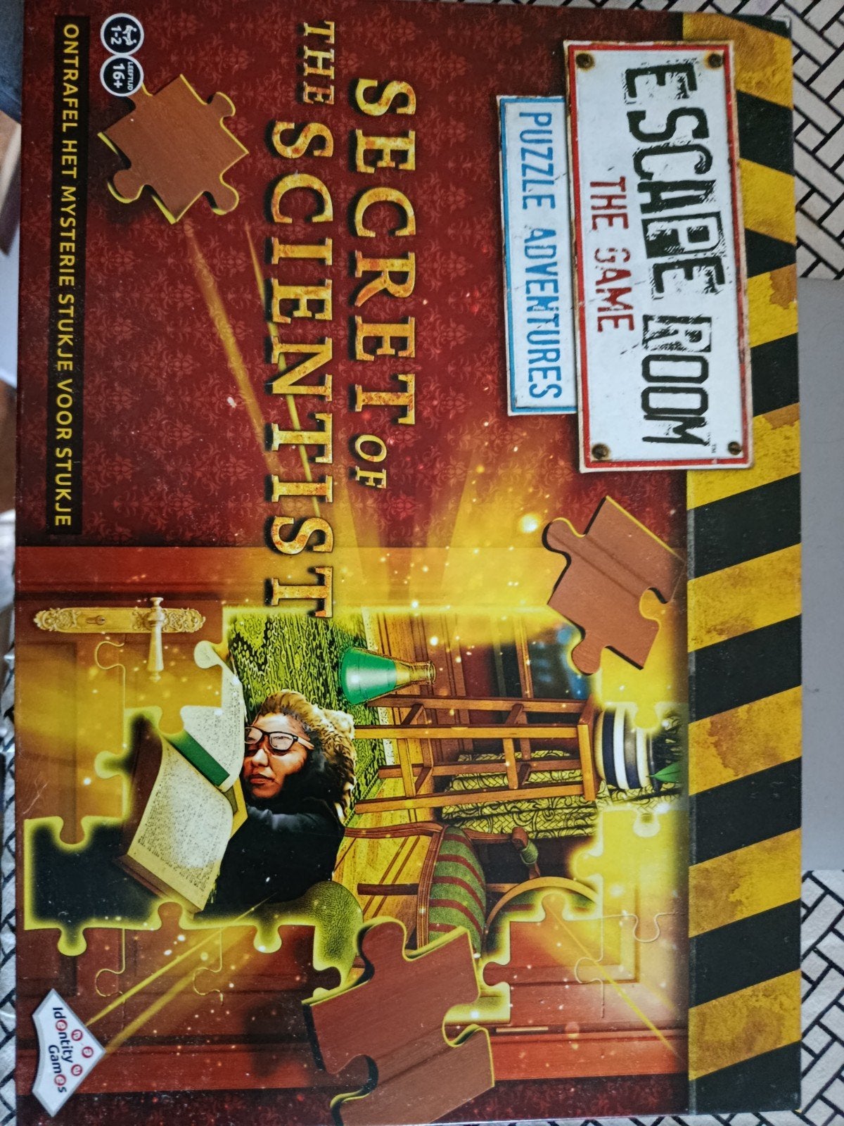 Escape Room The Game: Secret of the Scientist (Zgan), Een of twee spelers, Ophalen of Verzenden, Zo goed als nieuw, Identity Games International BV