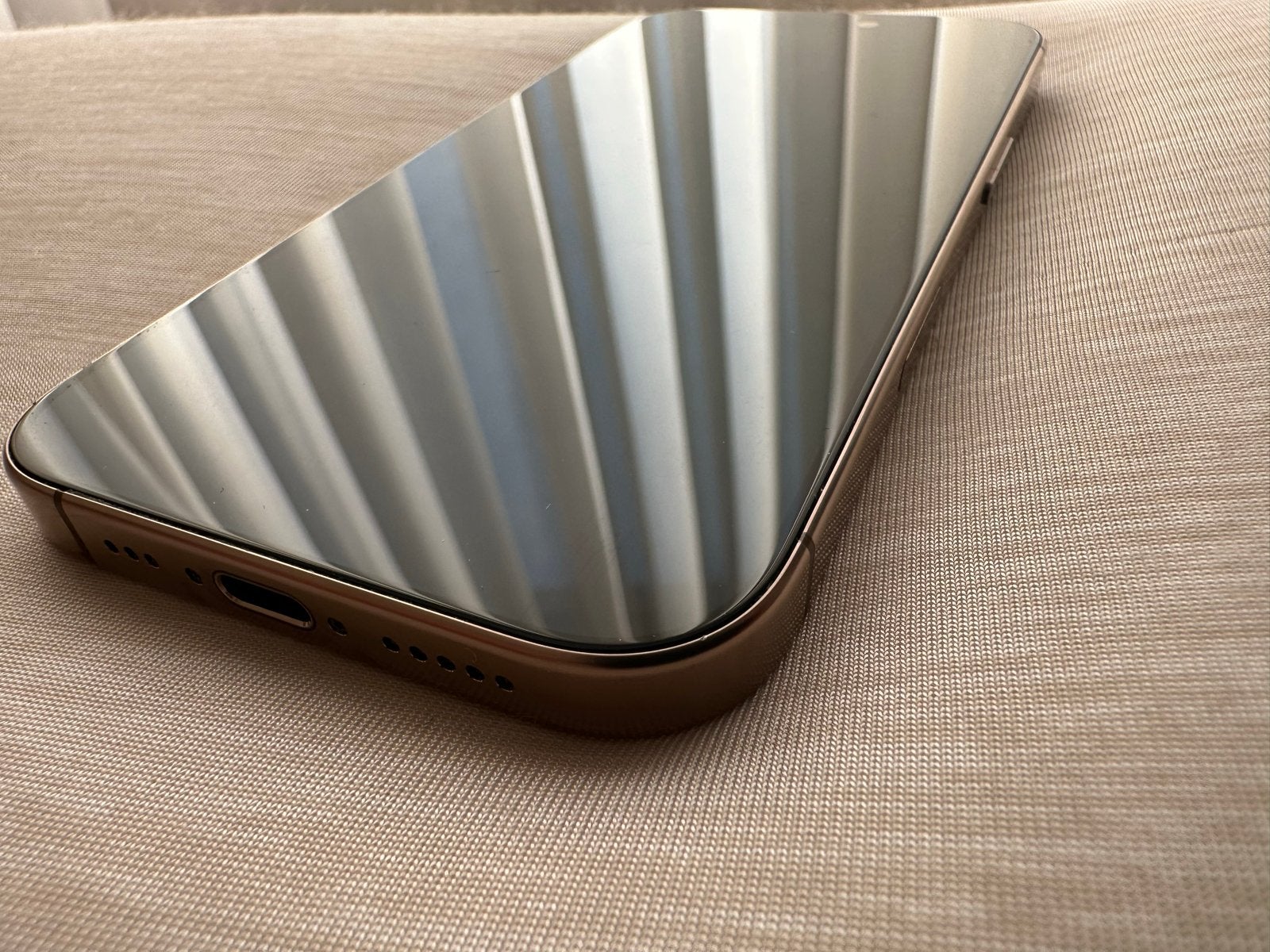 iPhone 16 Pro Goud 128GB - Zo goed als nieuw