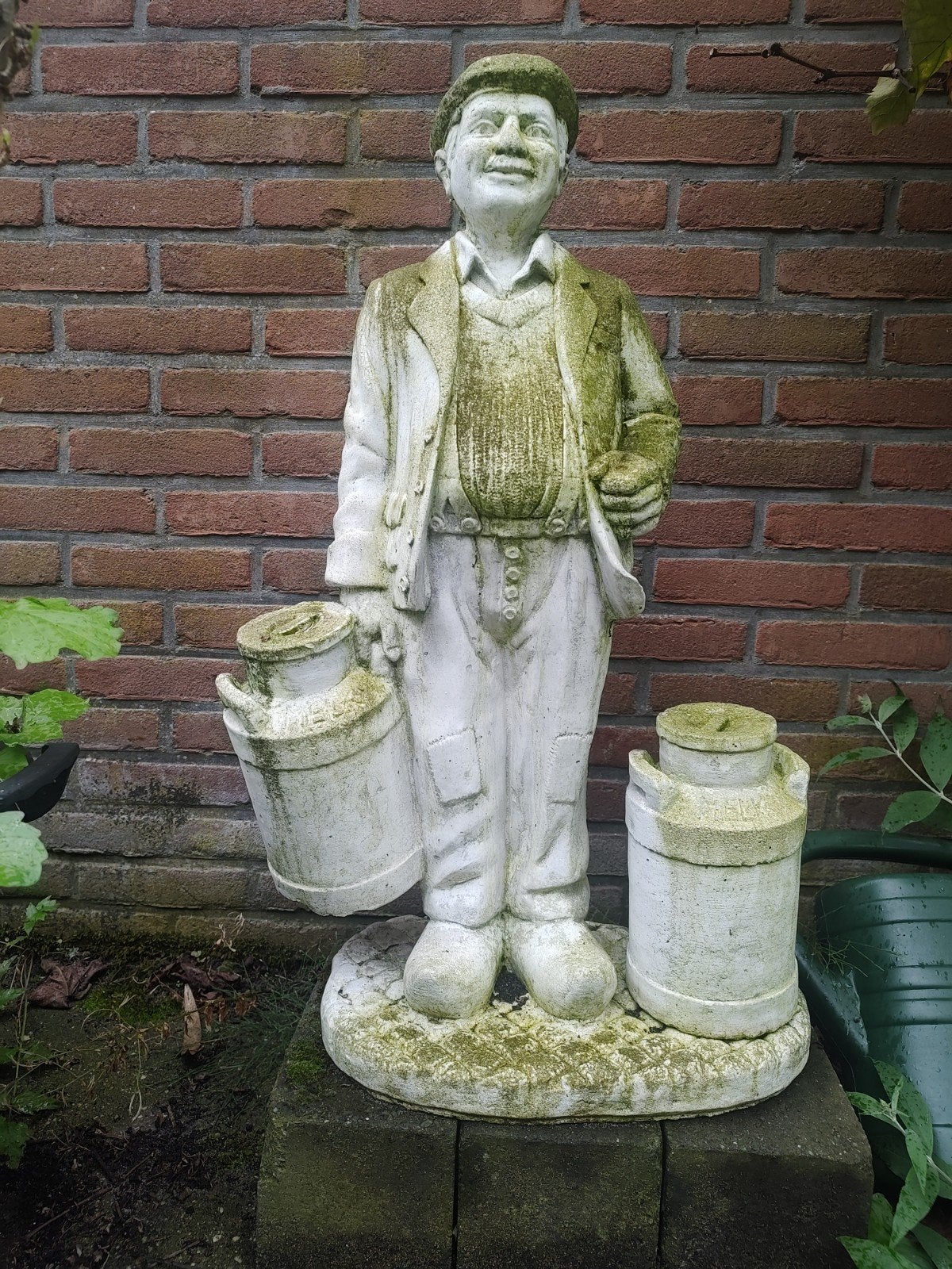 Vintage Tuinbeeld Melkboer met Melkbussen, Ophalen, Vintage, Gebruikt, Wit