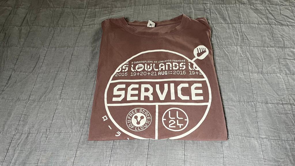 Uniek Lowlands 2016 LL24 'Service' T-shirt, Ophalen of Verzenden, Zo goed als nieuw, Overige maten, Bruin