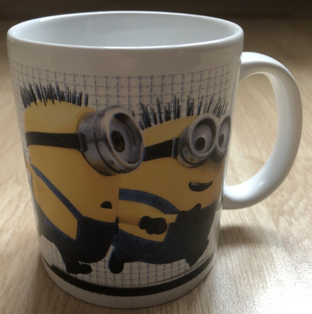MINIONS - GROTE MOK - ONG. 10 CM - NIEUW, Ophalen of Verzenden, Overige figuren, Nieuw, Gebruiksvoorwerp