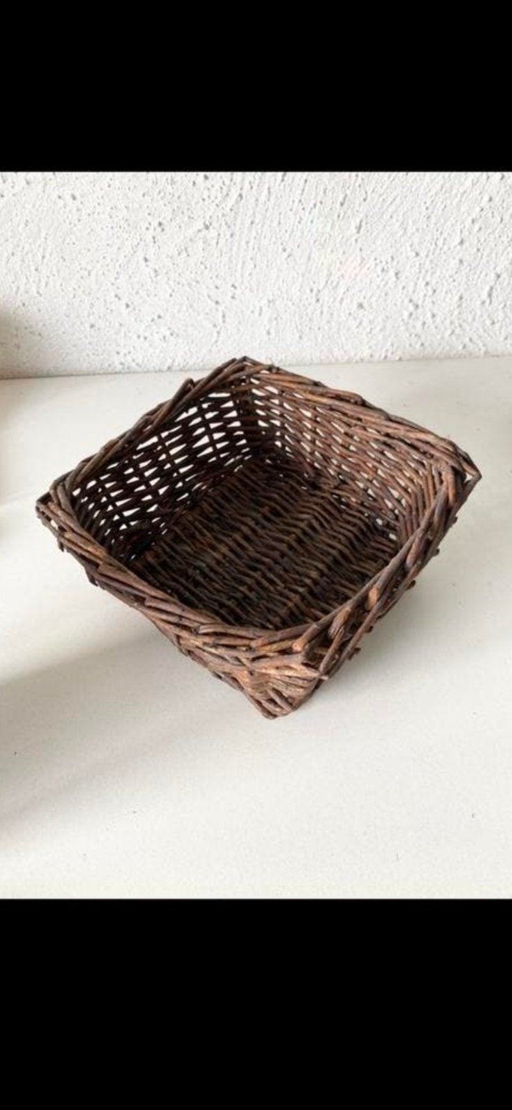 mooi GEVLOCHTEN HOUTEN MANDJE/BAKJE, Huis en Inrichting, Woonaccessoires | Schalen en Manden, Mand, Vierkant, Nieuw, Ophalen of Verzenden