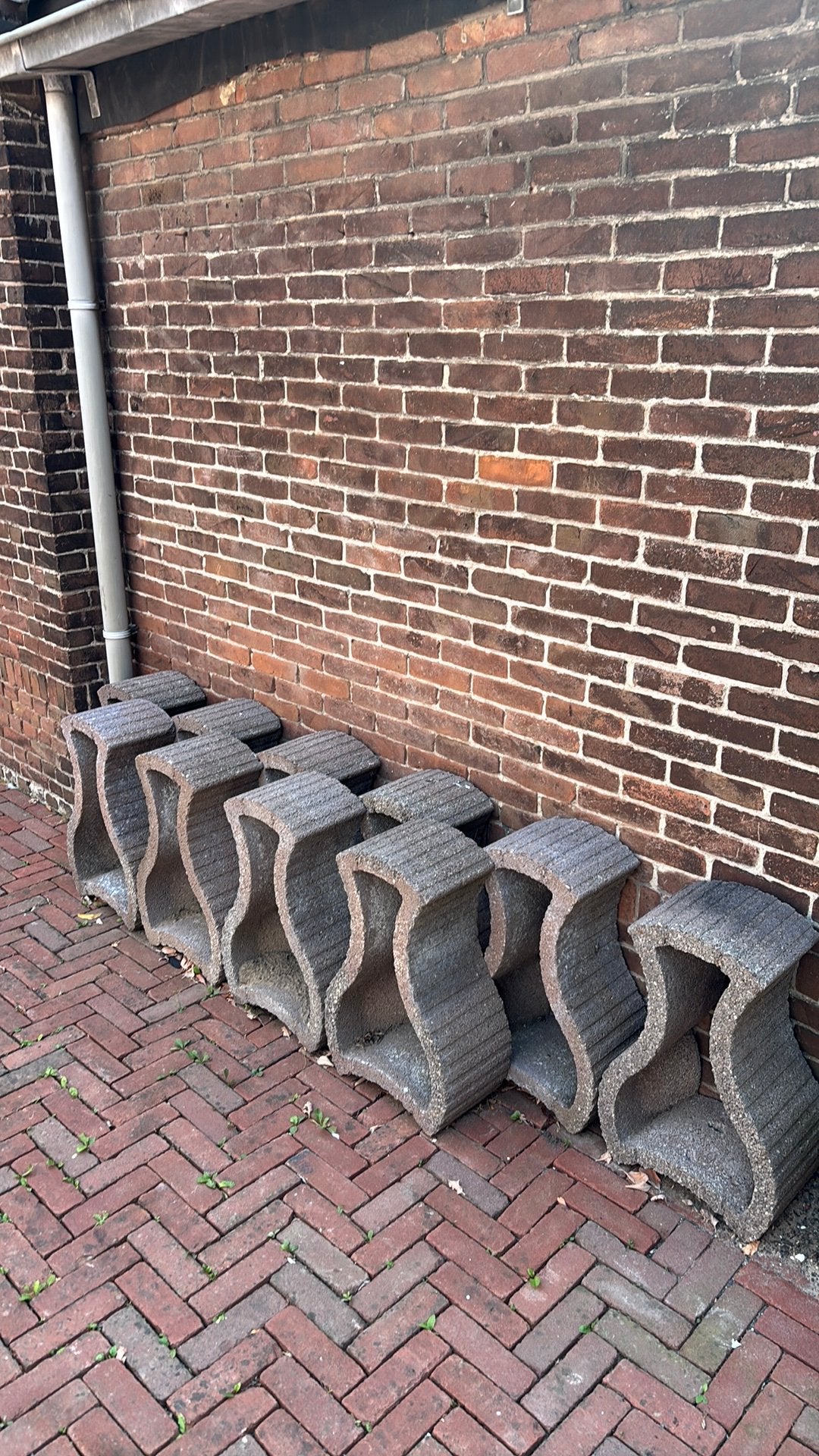 Gratis af te halen Stapel bloembakken, Tuin en Terras, Bloembakken en Plantenbakken, Ophalen, Steen, Gebruikt, Minder dan 30 cm