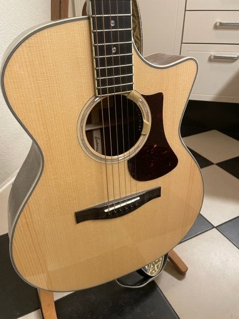 Eastman AC422EC, Ophalen of Verzenden, Zo goed als nieuw, Western- of Steelstringgitaar, Met (piezo-)element