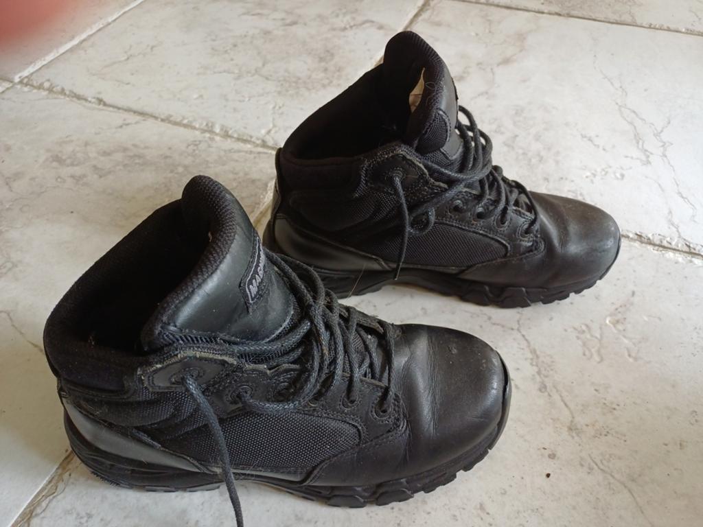 Te koop Magnum schoenen maat 39., Magnum, Zwart, Gedragen, Wandelschoenen
