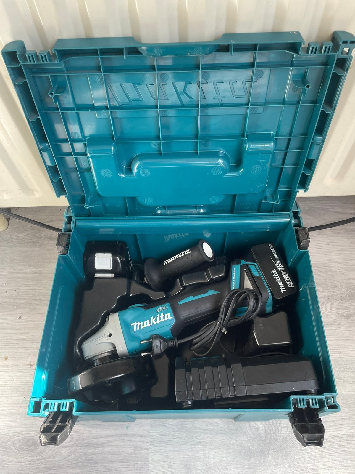 Makita DGA504, Doe-het-zelf en Verbouw, Gereedschap | Slijpmachines, Ophalen, Zo goed als nieuw, Haakse handslijpmachine