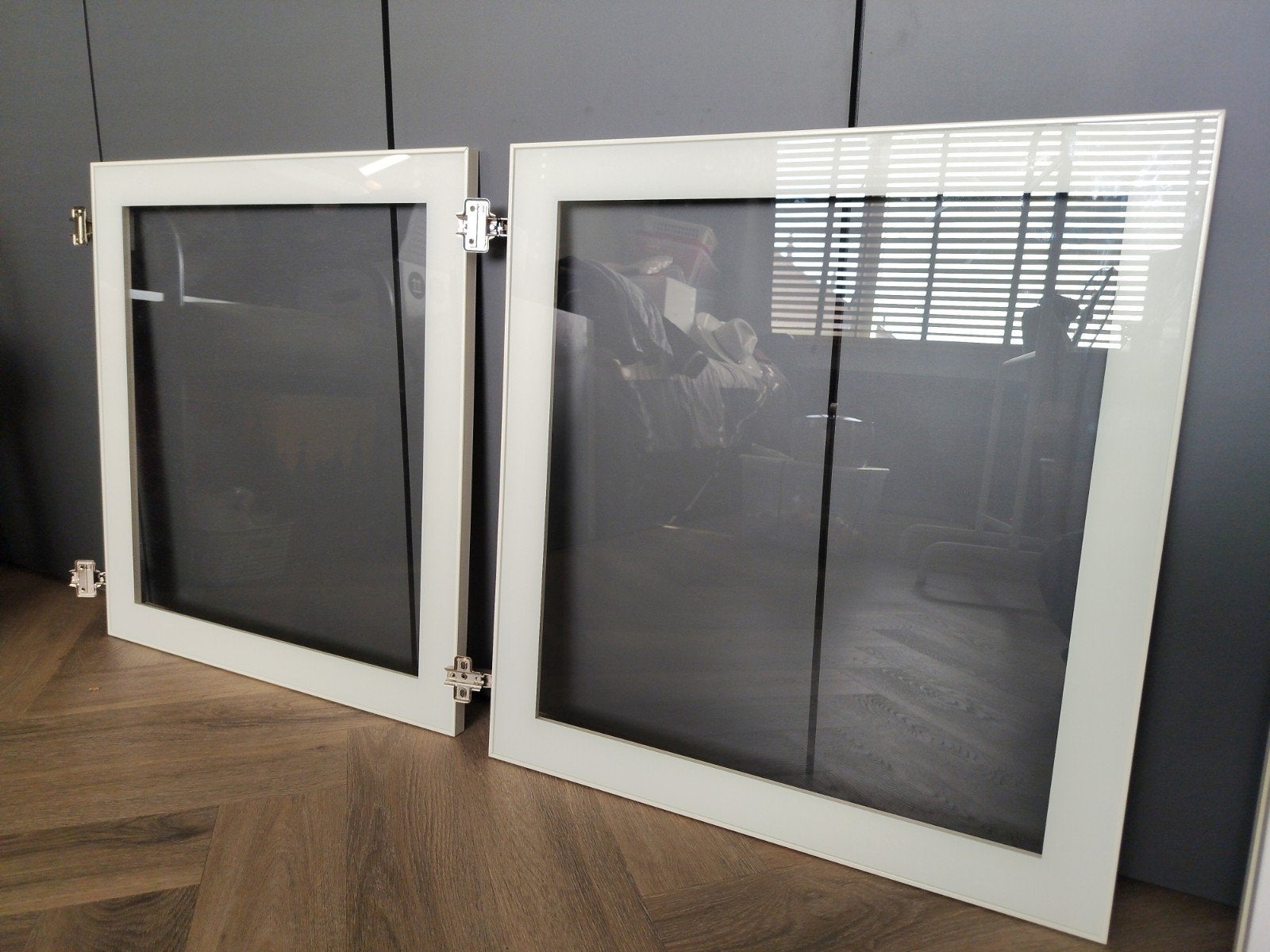 2 witte glazen Ikea Besta deurtjes, Ophalen, Gebruikt