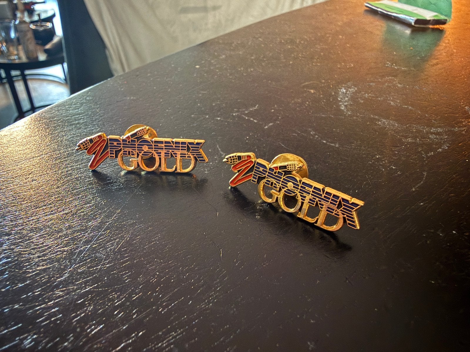 2 vintage Phoenix Gold car audio logo pins, old school 90’s, Ophalen, Zo goed als nieuw, Merk