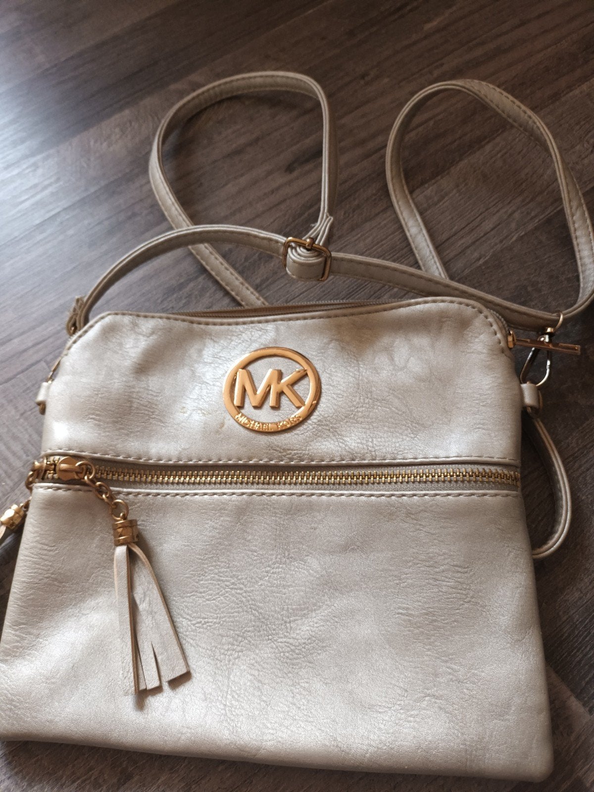 Michael Kors schoudertasje in zilverkleur, Ophalen of Verzenden, Gebruikt, Beige, Schoudertasje