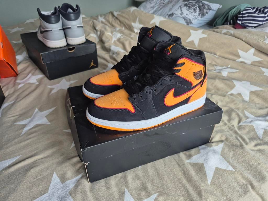 Nike Air Jordan 1 Mid Vivid Orange US10 Nieuw in doos, Overige kleuren, Nike, Nieuw, Ophalen of Verzenden
