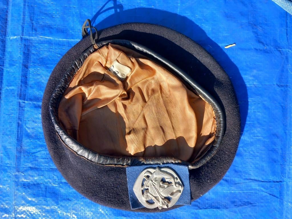 Baret met embleem NL, Ophalen of Verzenden
