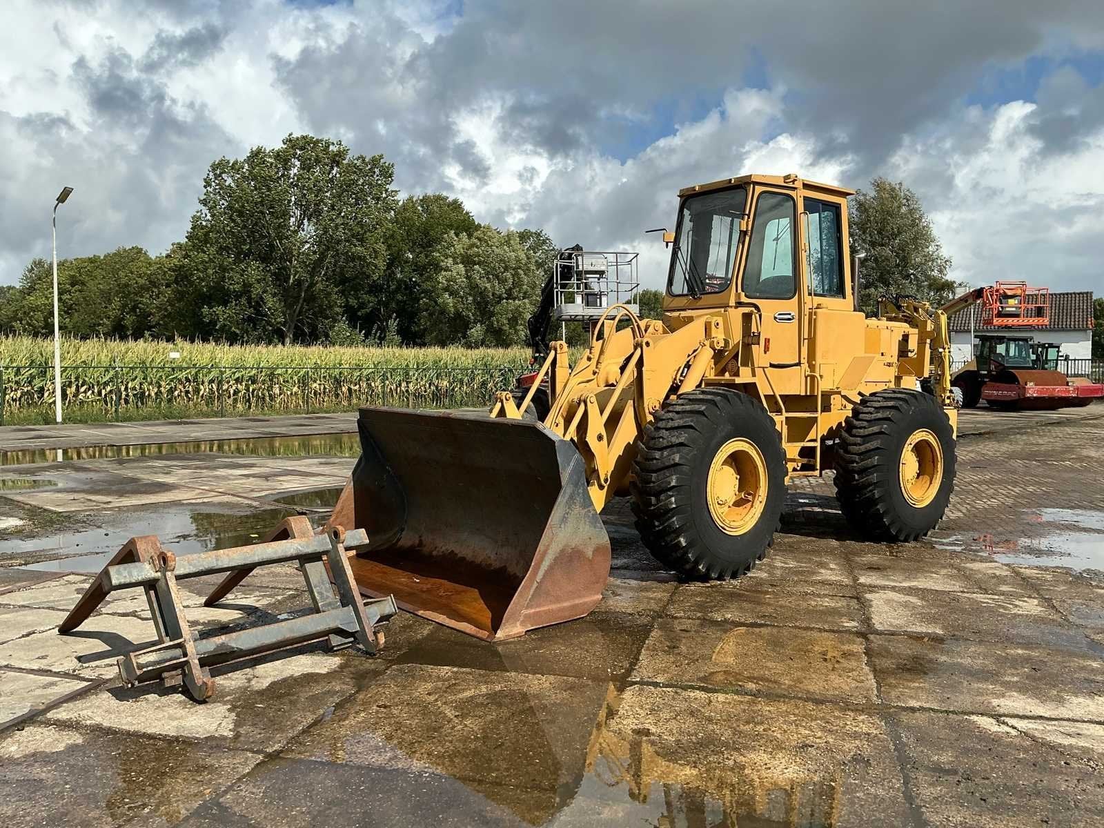 Caterpillar 930 Shovel, Wiellader of Shovel