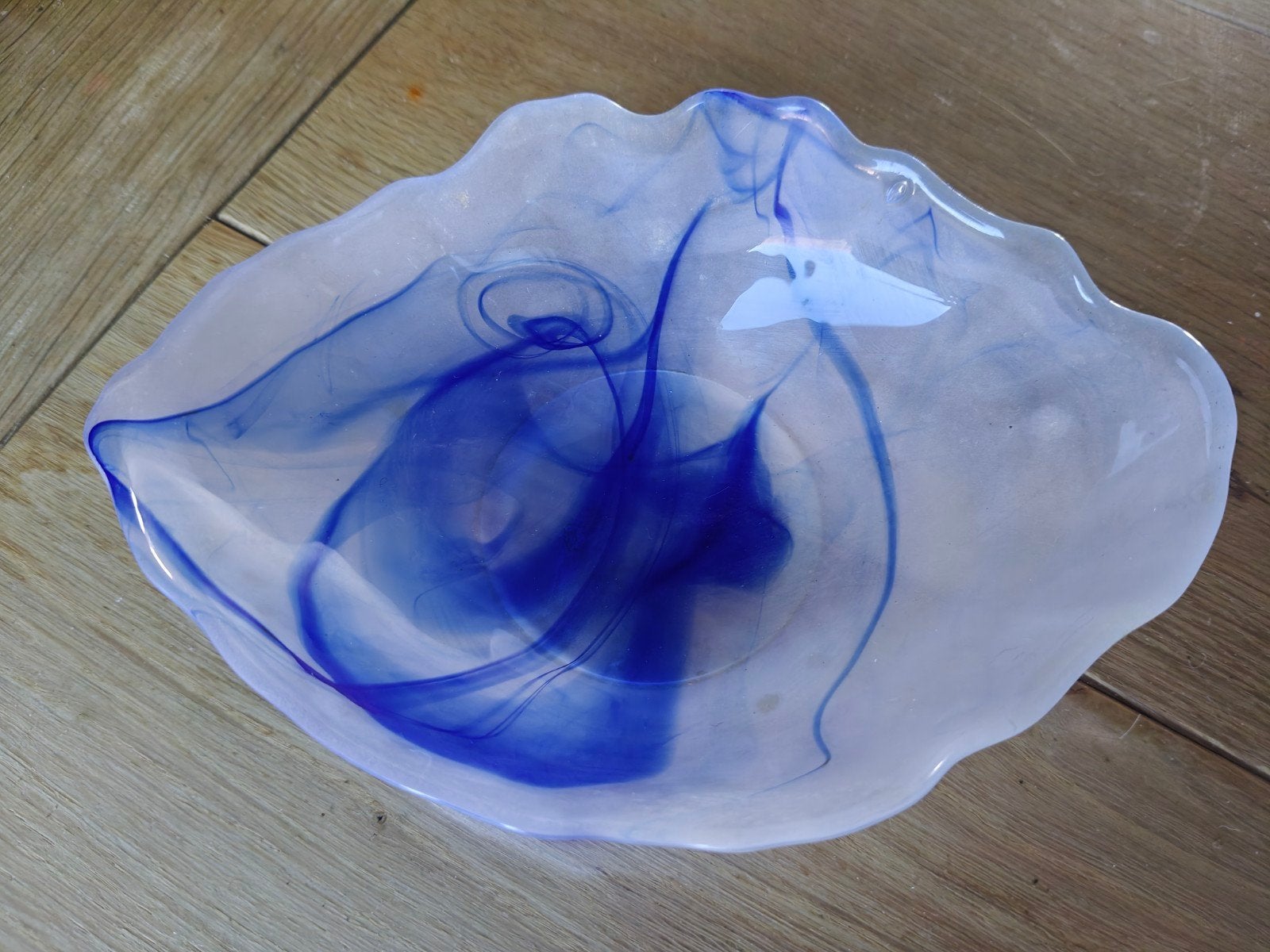 Glazen schaaltje met blauwe swirl en frosted afwerking, Antiek en Kunst, Ophalen of Verzenden