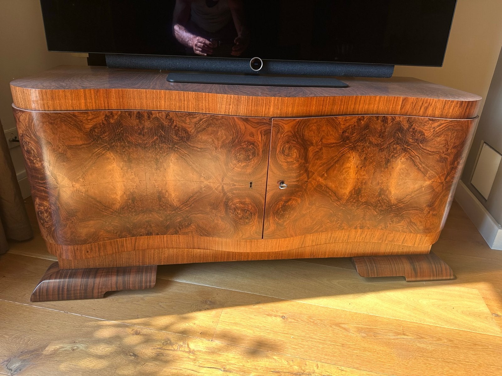 Art Deco TV kast - Prachtig Wortelnoten Fineer, Ophalen