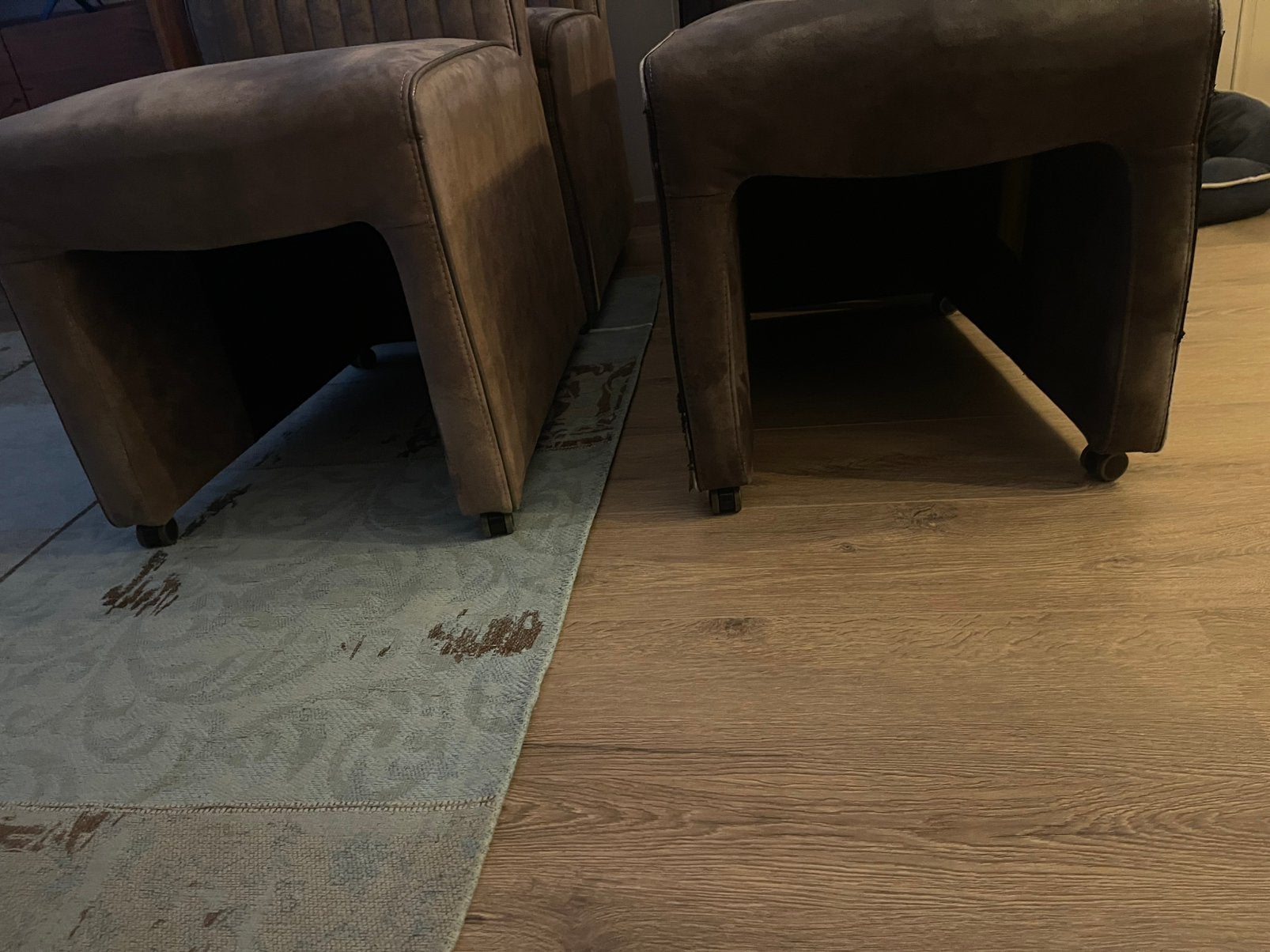 4x eettafel stoelen met vielen., Ophalen, Zo goed als nieuw, 75 m² of meer, Laminaat