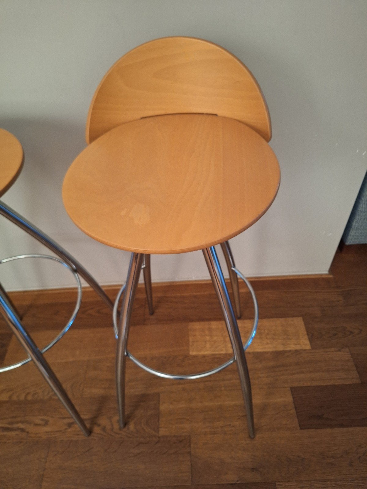 2 hoge barkrukken licht hout met metalen poten, Ophalen, Gebruikt, 60 tot 90 cm, Hout