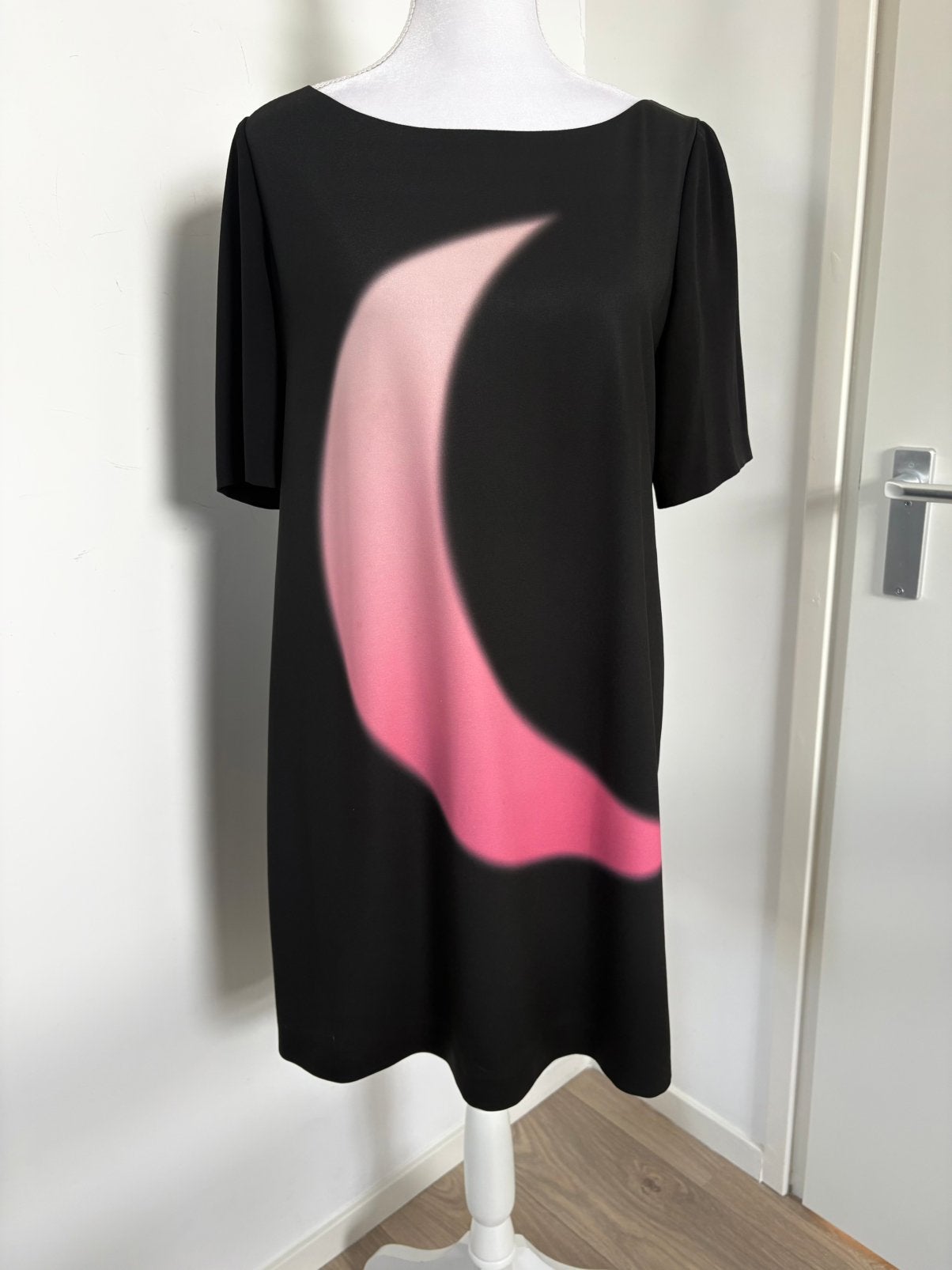 Leuke Moschino jurk - maat D40/IT44, Maat 38/40 (M), Zwart, Ophalen of Verzenden, Zo goed als nieuw