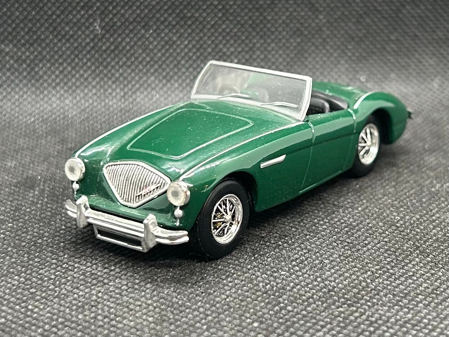 Universal Hobbies Austin Healey 1:43, Verzenden, Zo goed als nieuw, Auto, Universal Hobbies