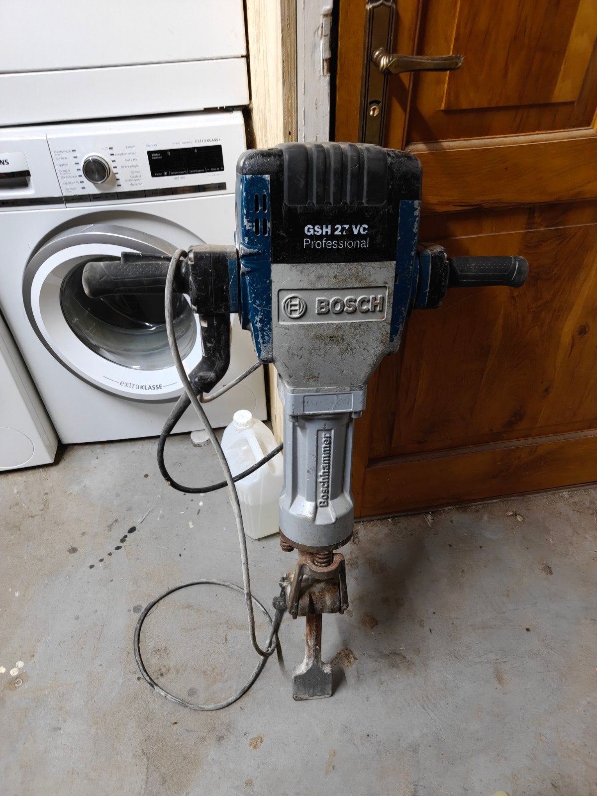 bosch hakker 27 kilo, Doe-het-zelf en Verbouw, Ophalen, Gebruikt, 600 watt of meer, Boor- en/of Breekhamer