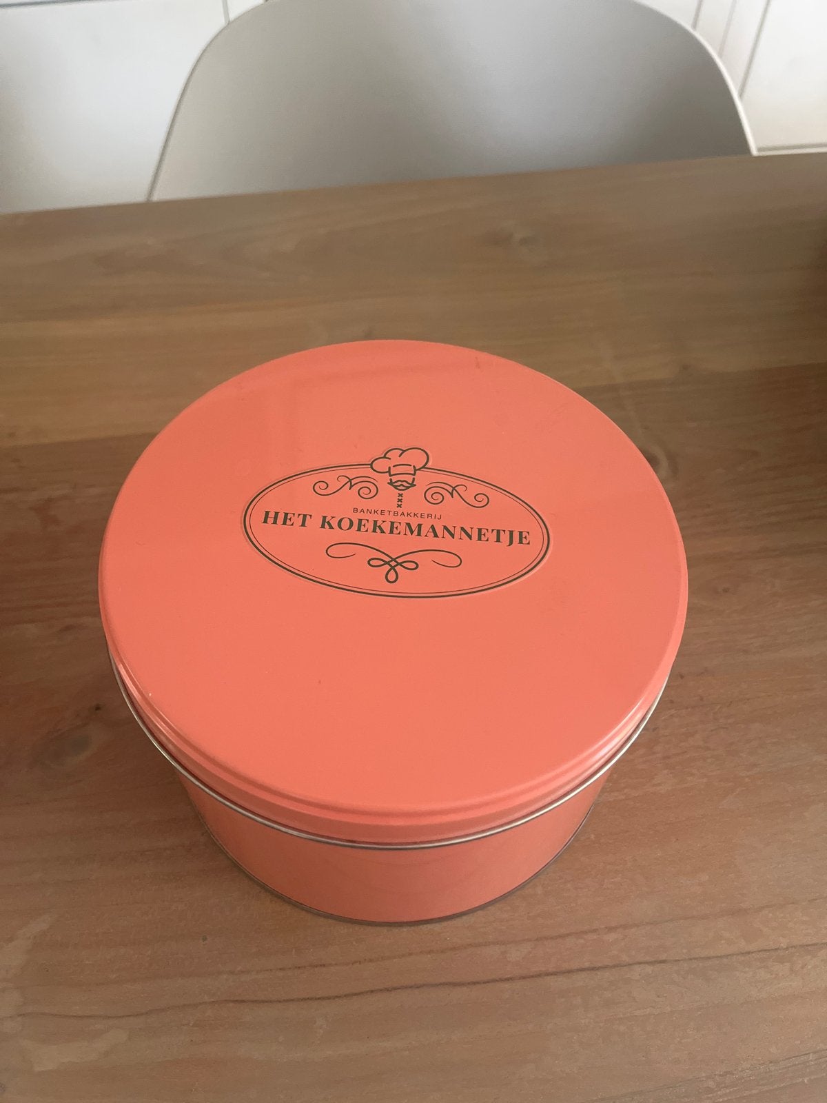 Koekblik 'Het Koekemannetje' - Oranje/Zalmroze, Ophalen of Verzenden, Gebruikt, Koek(jes), Overige merken