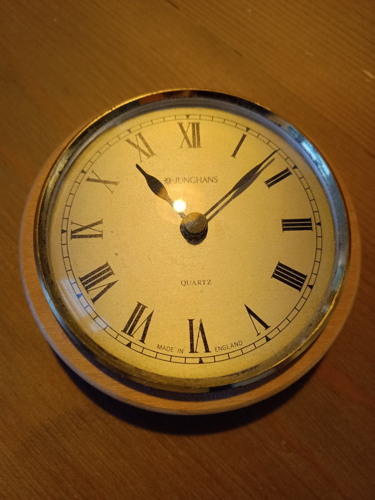 Junghans Quartz Klok - Gemaakt in Engeland, Antiek en Kunst, Ophalen of Verzenden