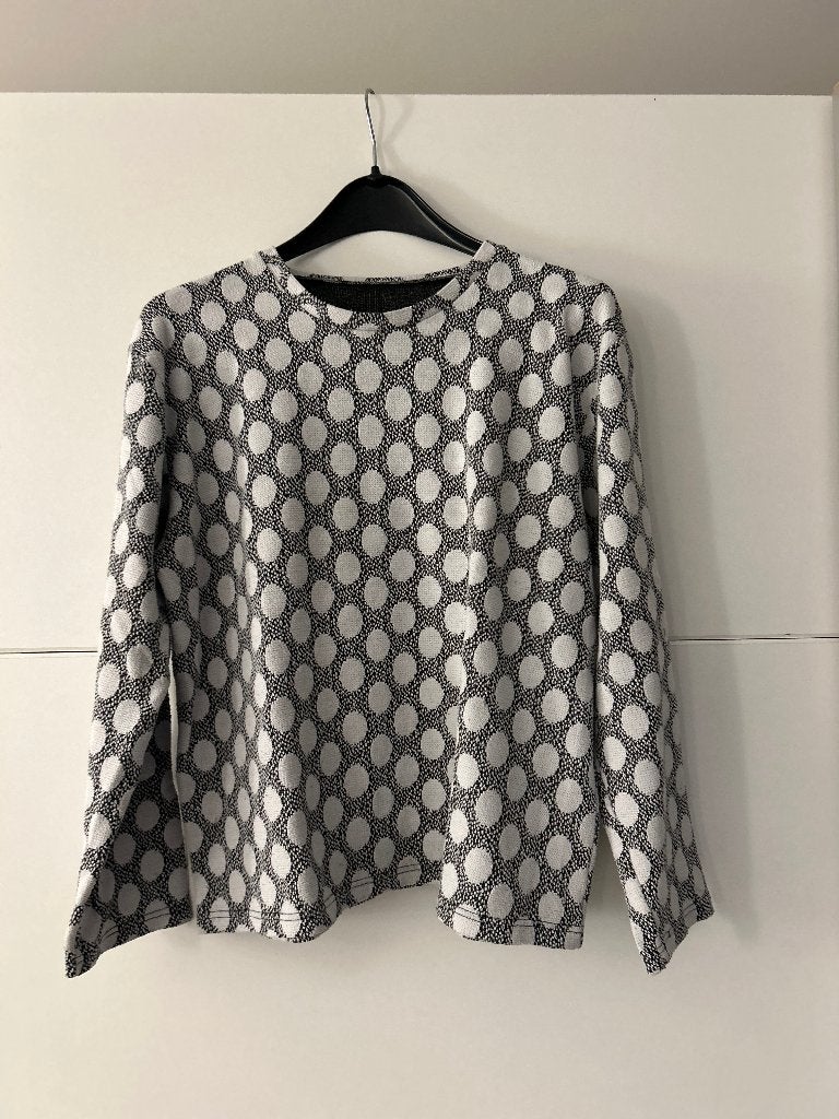 Zwarte trui met witte bollen, Kleding | Dames, Ophalen of Verzenden, Zo goed als nieuw, Maat 42/44 (L), Zwart