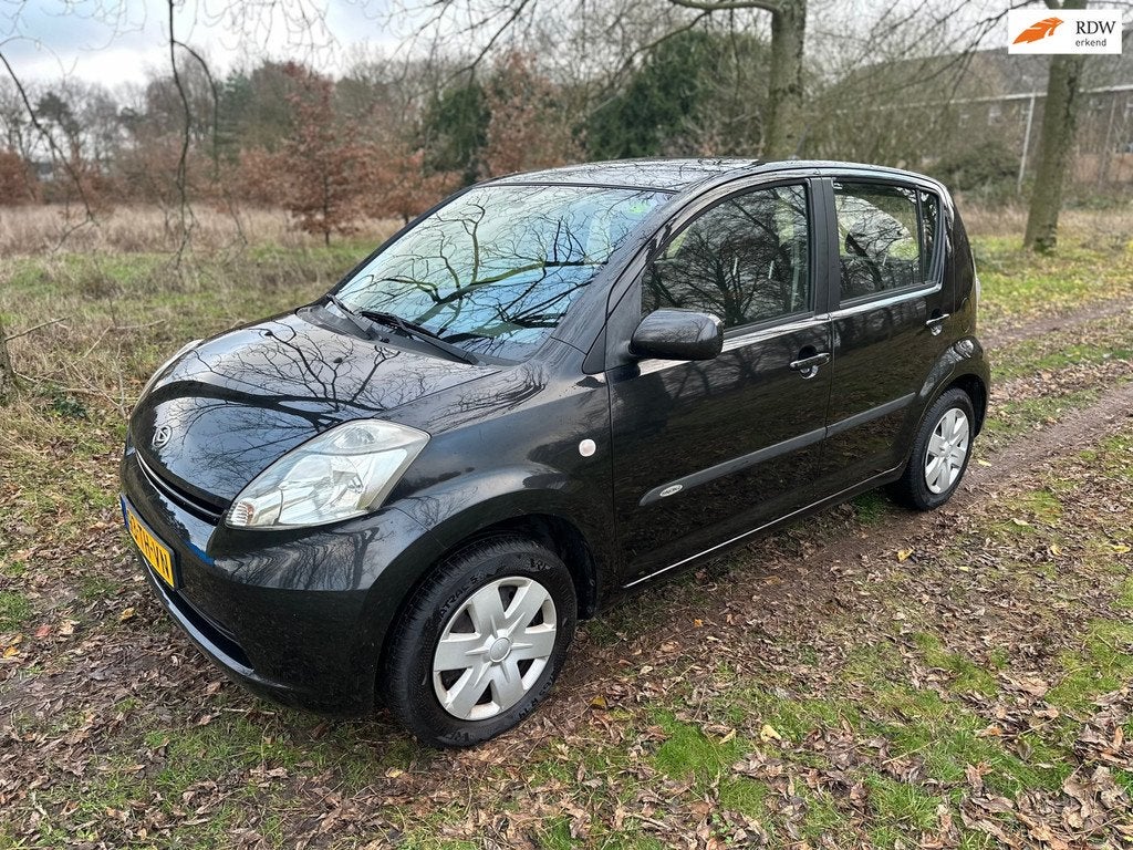 Daihatsu Sirion 2 1.0-12V Trend apk t/m 11-05-2027, Voorwielaandrijving, Gebruikt, Zwart, Bedrijf