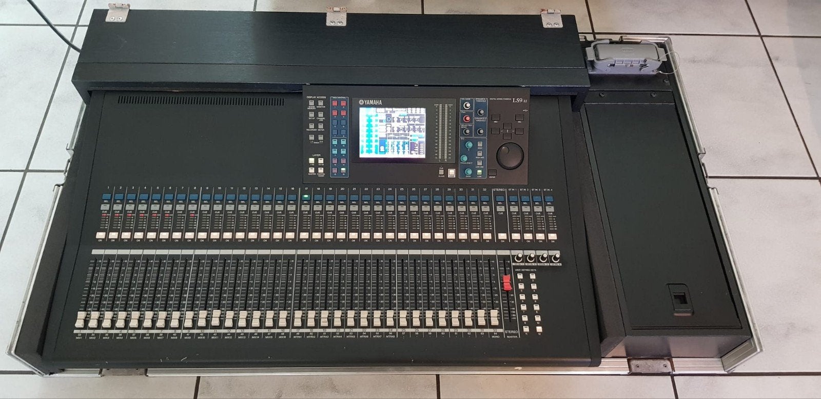Yamaha LS9/32 Digitale Mengtafel met Flightcase, Muziek en Instrumenten, Ophalen, Gebruikt, 20 kanalen of meer, Microfooningang