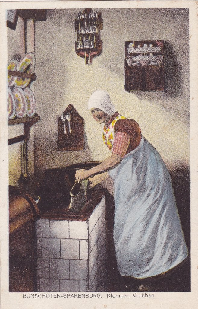 Bunschoten-Spakenburg. Ansichtkaart - Klompen sjrobben. 1931, Verzamelen, Ophalen of Verzenden, 1920 tot 1940, Gelopen, Utrecht