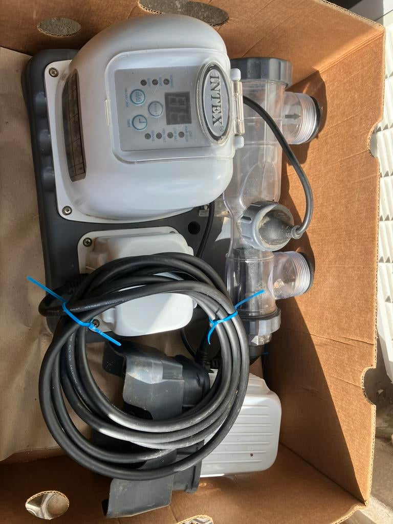 Intex ECO 8220G zoutwatersysteem - schoon zonder chloor, Ophalen of Verzenden, Zo goed als nieuw, Reinigingsmiddel