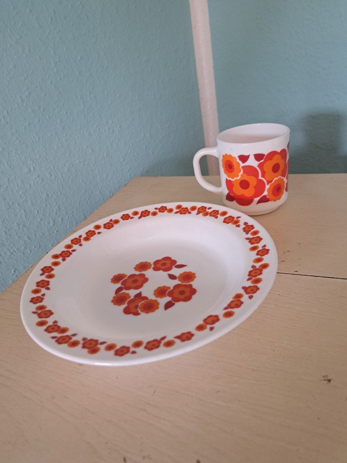 Arcopal Lotus beker en bord., Antiek en Kunst, Antiek | Servies los, Ophalen