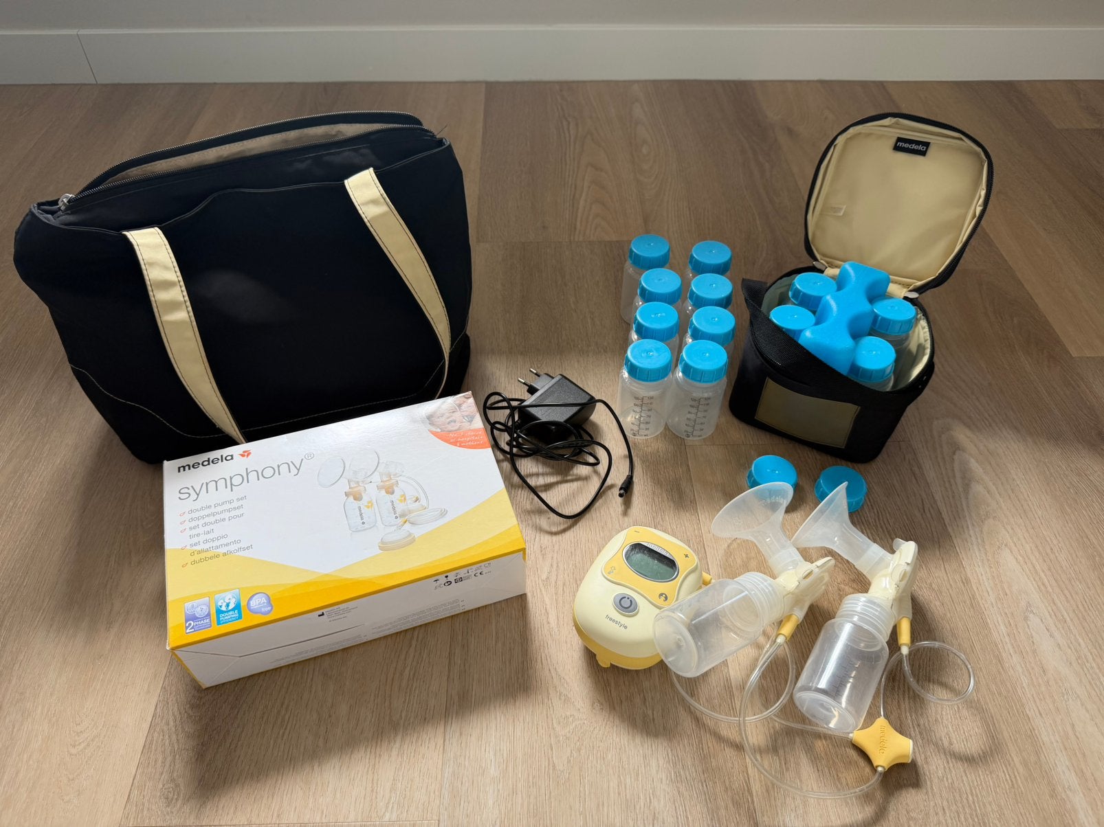 Medela kolf freestyle met accesoires, Ophalen of Verzenden, Zo goed als nieuw, Borstkolf