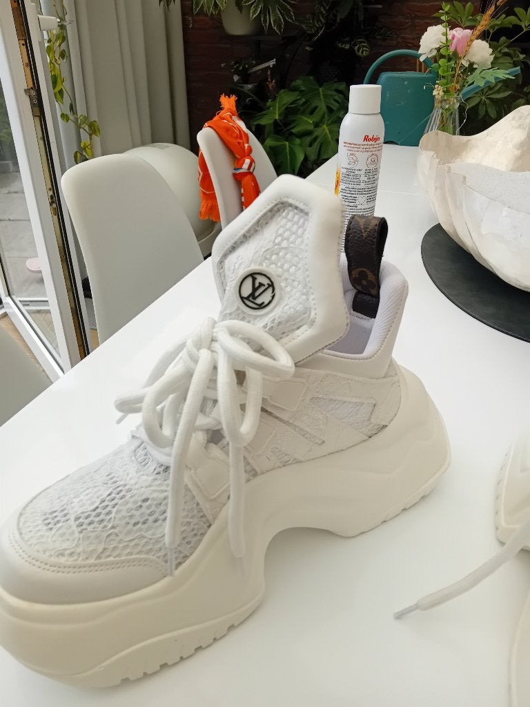 Sneakers van L V nieuwe, Wit, Nieuw, Ophalen of Verzenden, Sneakers of Gympen