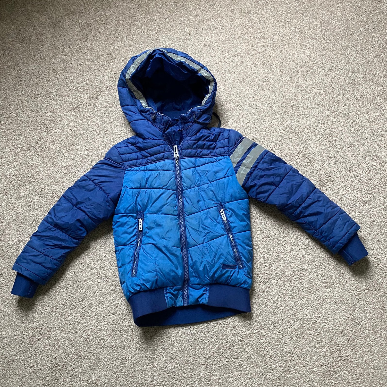 Winterjas maat 122/128 met gebruikerssporen, Ophalen of Verzenden, Zo goed als nieuw, Jongen, Jas
