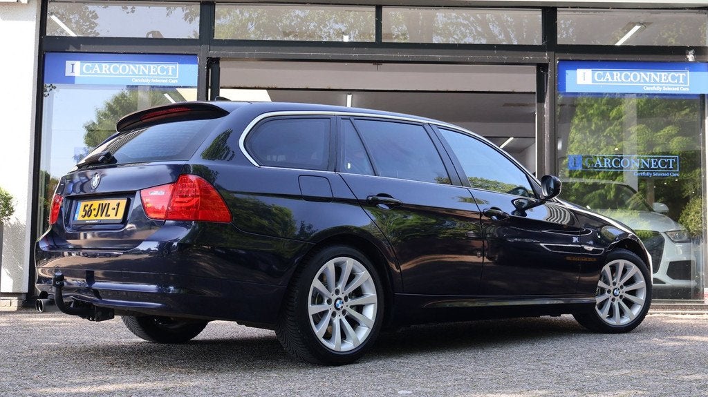 BMW 3-serie Touring 330i xDrive Business Line 272pk|Xenon|Cr, Automaat, Zwart, Blauw, 2996 cc