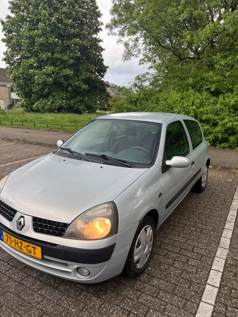 Renault Clio 1.2 RN 3DR 2005 2002 Grijs, Auto's, Voorwielaandrijving, 31 €/maand, 4 cilinders, 58 pk