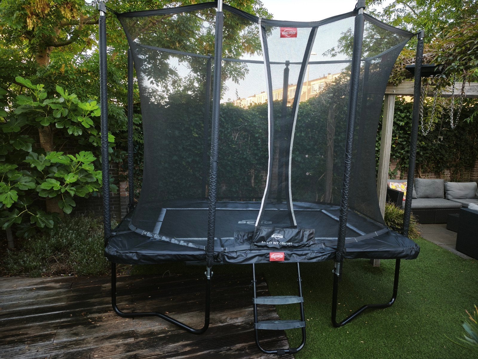 BERG Ultim Favorit Trampoline met veiligheidsnet, trap, Ophalen, Zo goed als nieuw
