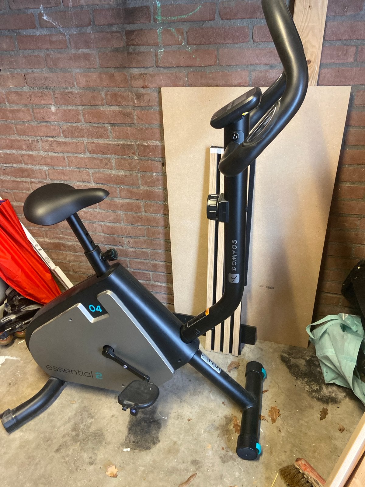 Domyos Essential 2 Hometrainer - Zo goed als nieuw, Sport en Fitness, Ophalen, Zo goed als nieuw, Metaal, Benen